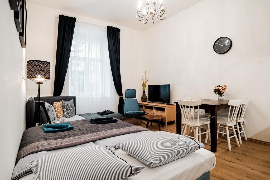 Apartment Gesse Brezinova Prague Luaran gambar