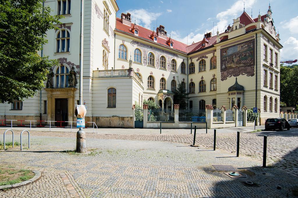 Apartment Gesse Brezinova Prague Luaran gambar