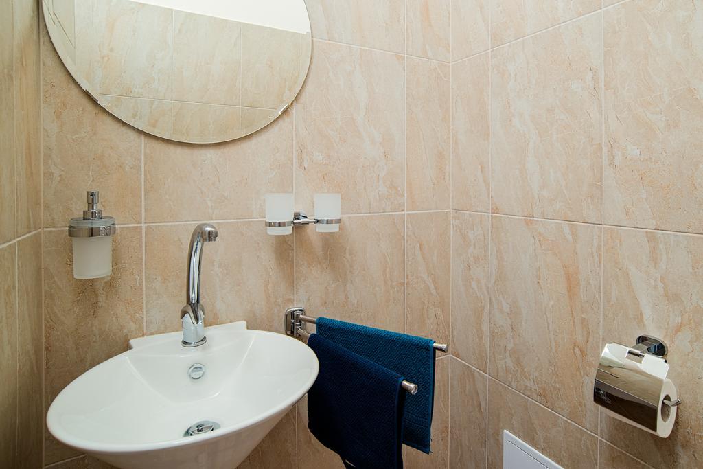 Apartment Gesse Brezinova Prague Luaran gambar