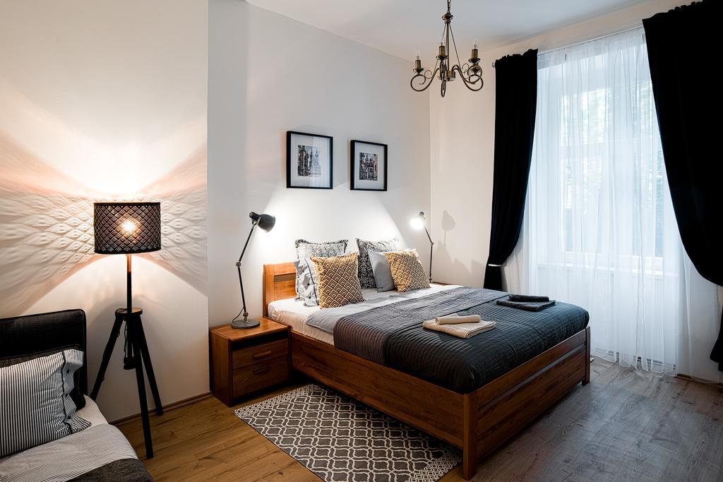 Apartment Gesse Brezinova Prague Luaran gambar