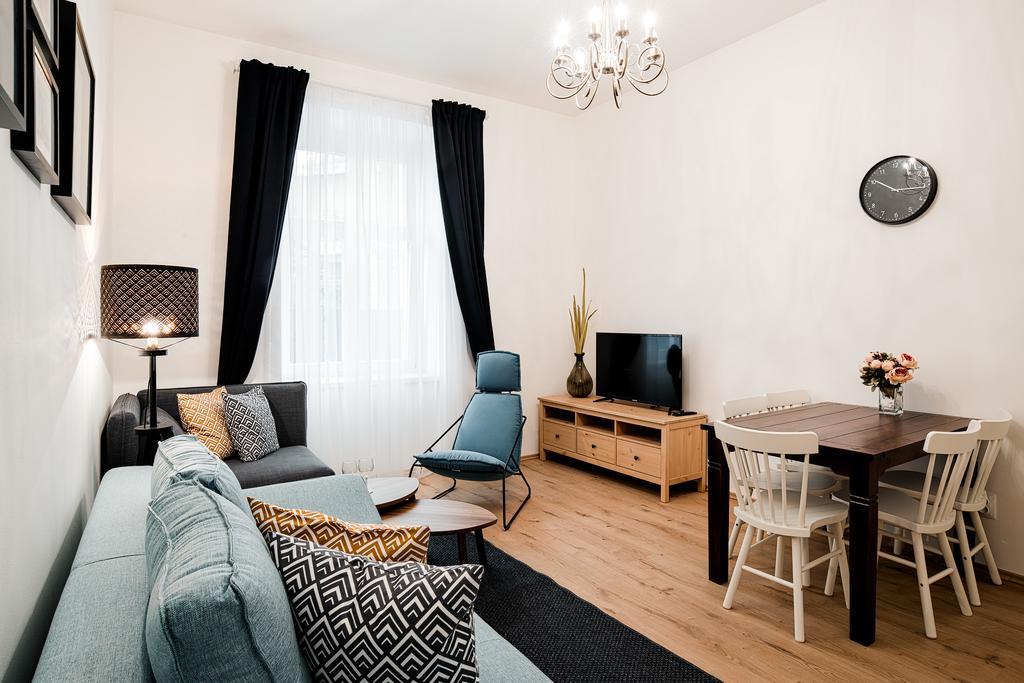Apartment Gesse Brezinova Prague Luaran gambar