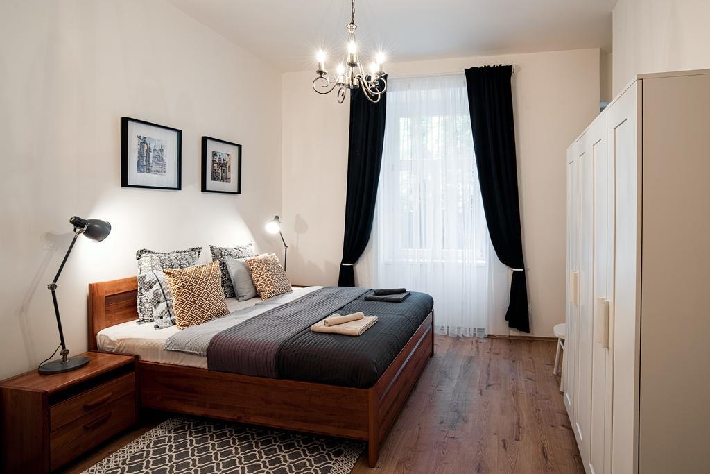 Apartment Gesse Brezinova Prague Luaran gambar