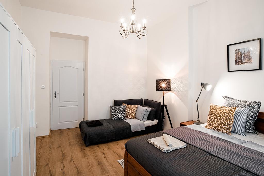 Apartment Gesse Brezinova Prague Luaran gambar